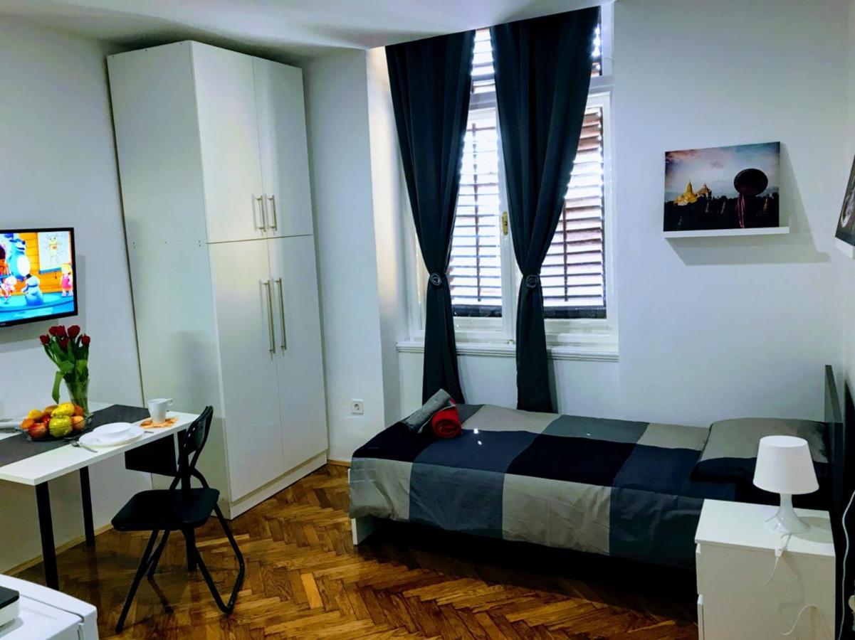 Pula Center Green Park Apartments And Rooms Екстер'єр фото