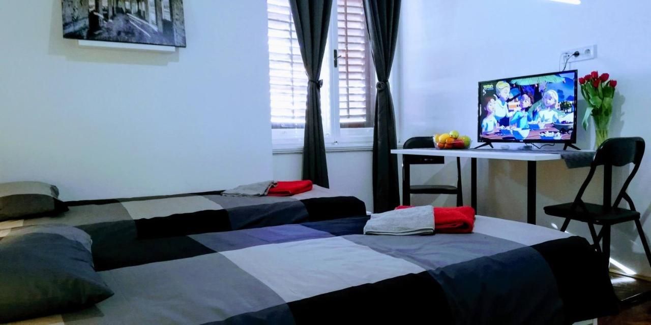 Pula Center Green Park Apartments And Rooms Екстер'єр фото