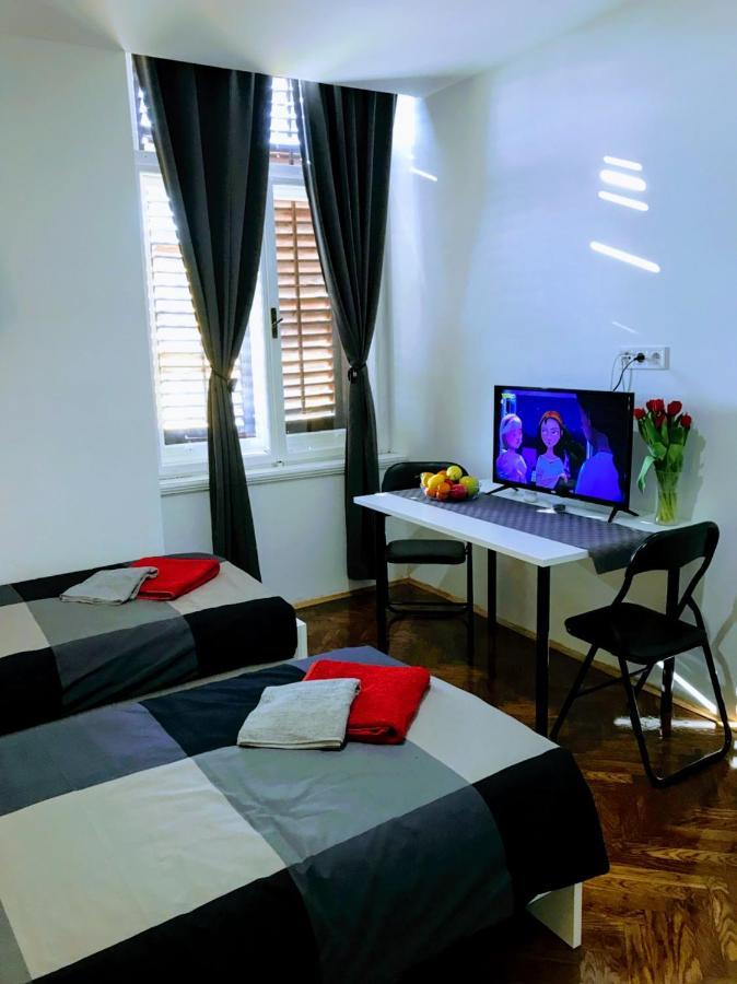 Pula Center Green Park Apartments And Rooms Екстер'єр фото